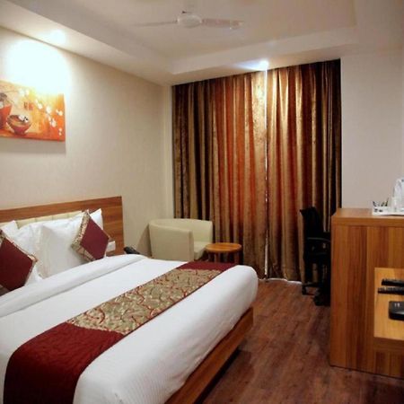 Hotel Tu Casa Delhi Airport Нью-Дели Экстерьер фото