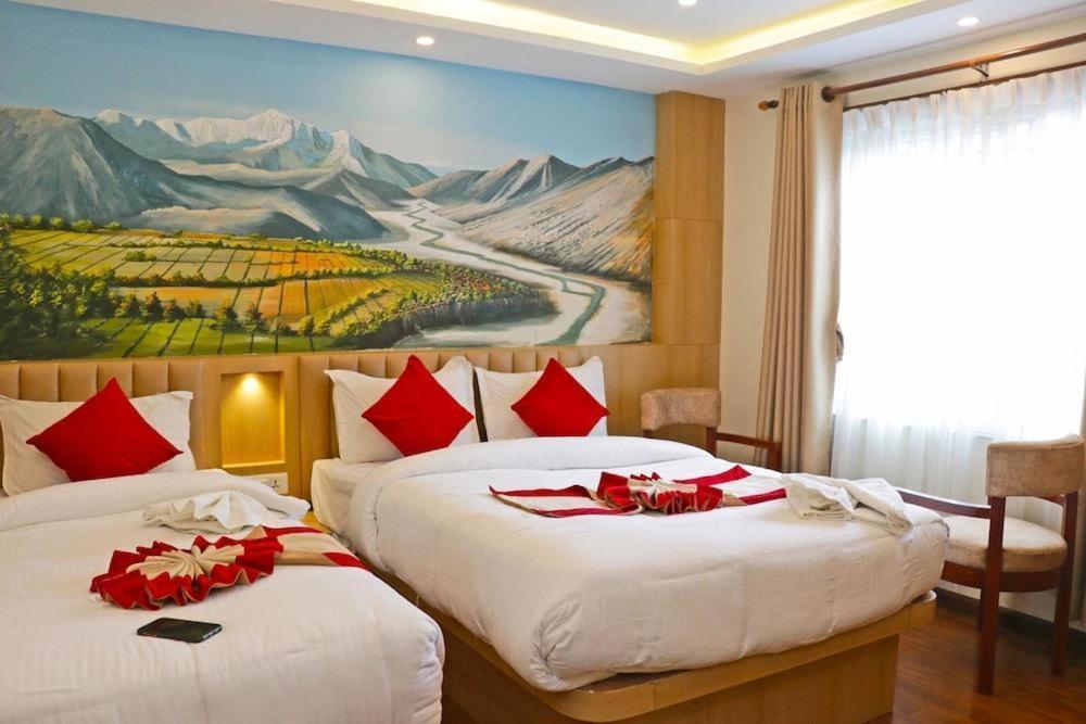 Hotel Tu Casa Delhi Airport Нью-Дели Экстерьер фото