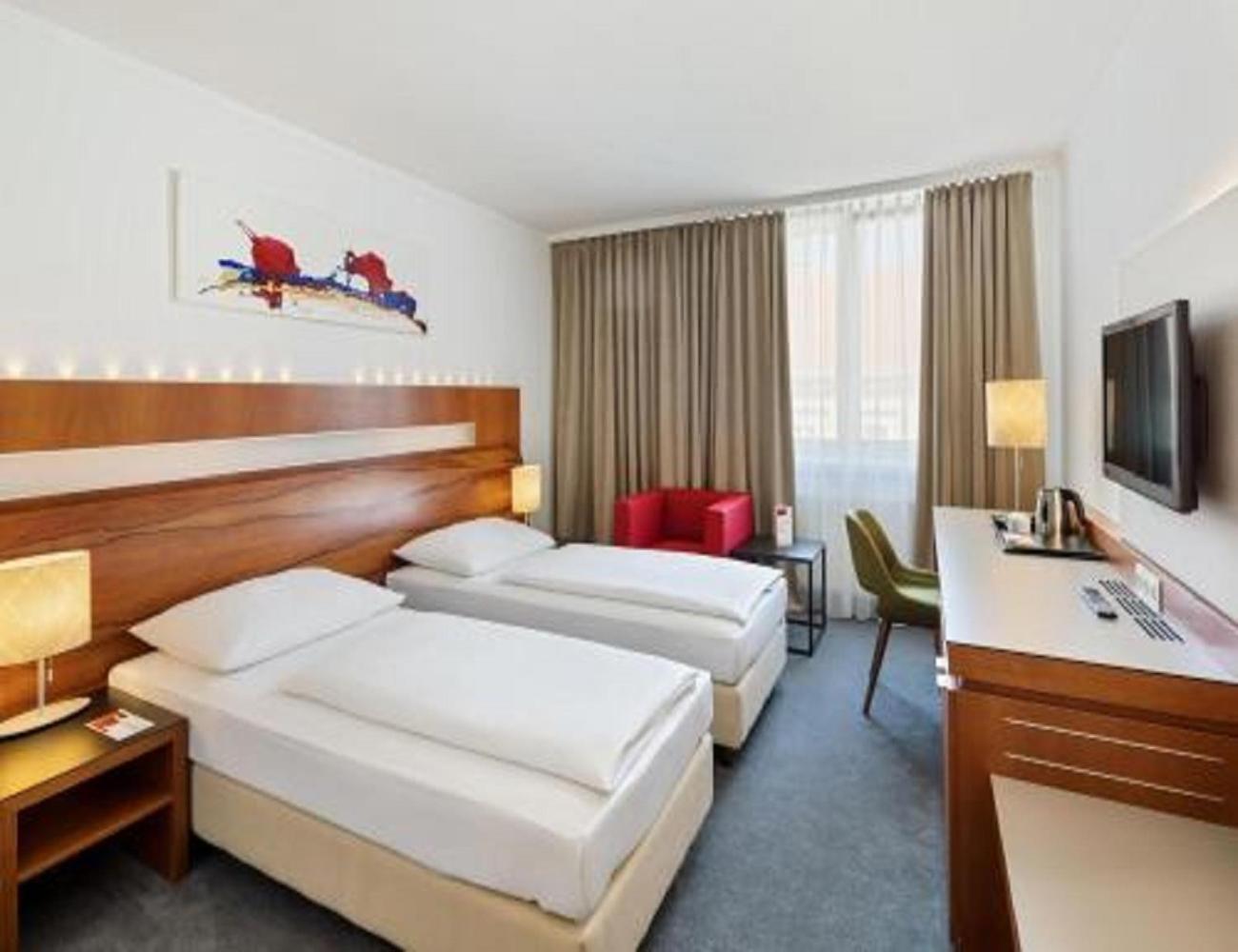 Hotel Tu Casa Delhi Airport Нью-Дели Экстерьер фото