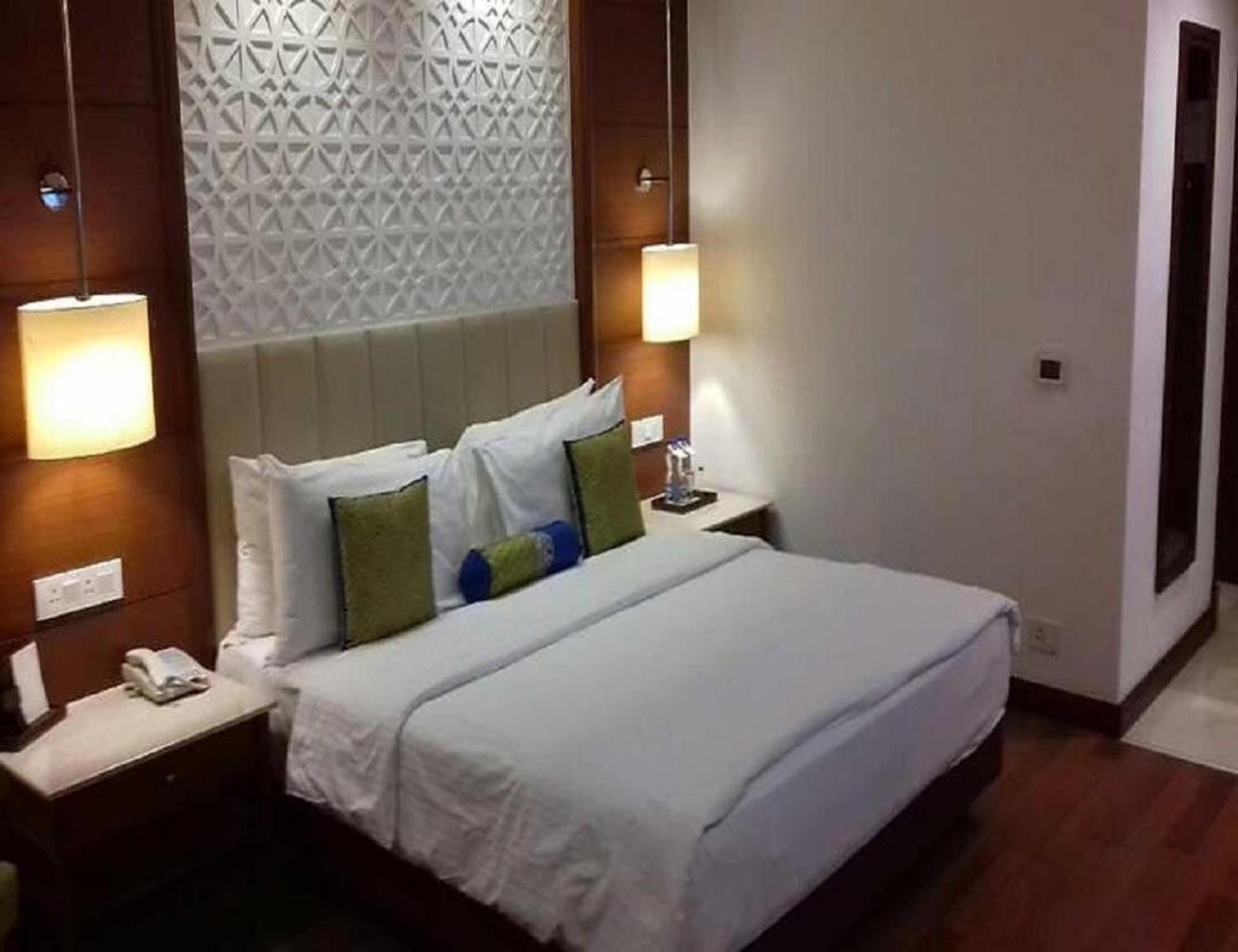 Hotel Tu Casa Delhi Airport Нью-Дели Экстерьер фото