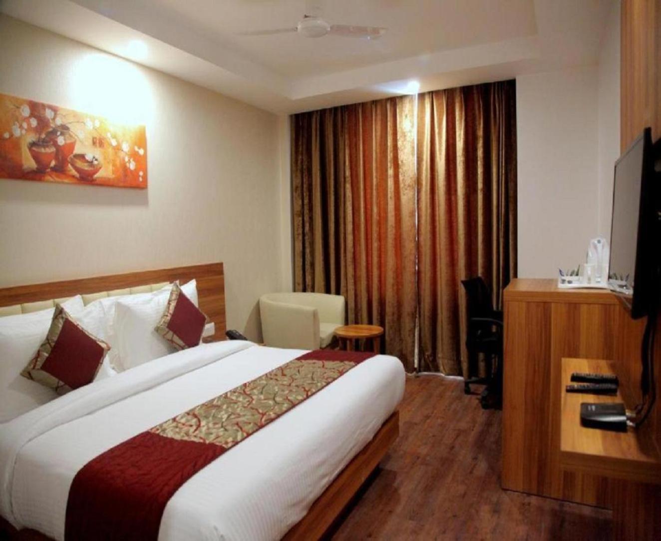 Hotel Tu Casa Delhi Airport Нью-Дели Экстерьер фото