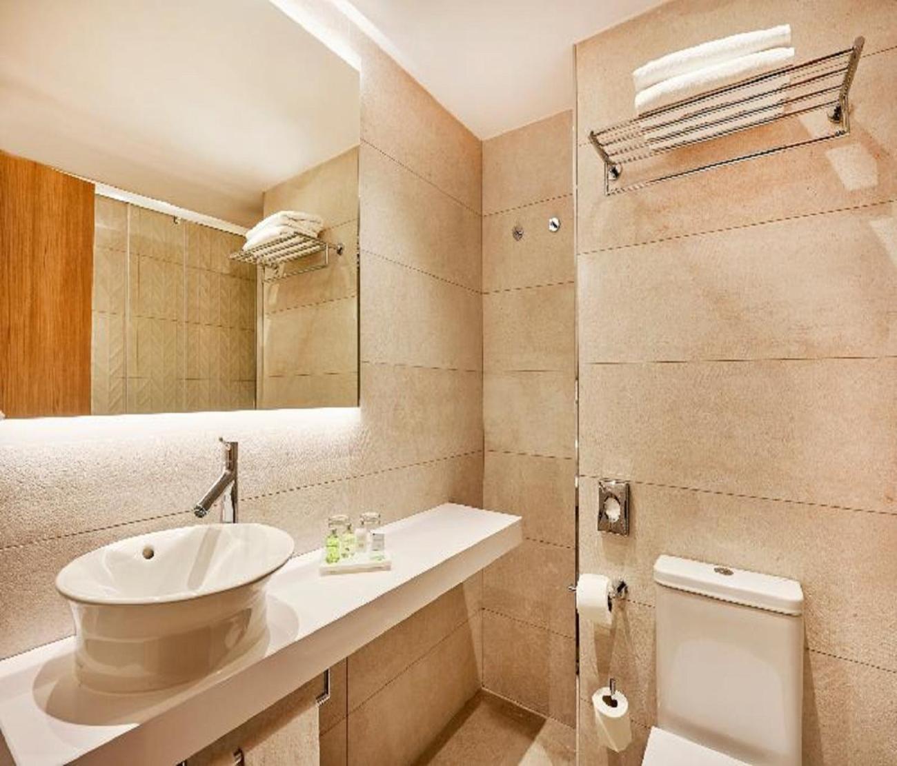 Hotel Tu Casa Delhi Airport Нью-Дели Экстерьер фото